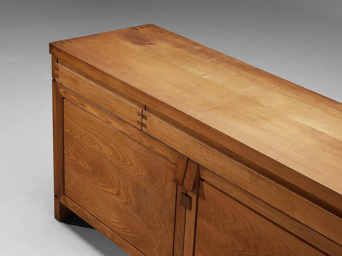 R08 Sideboard